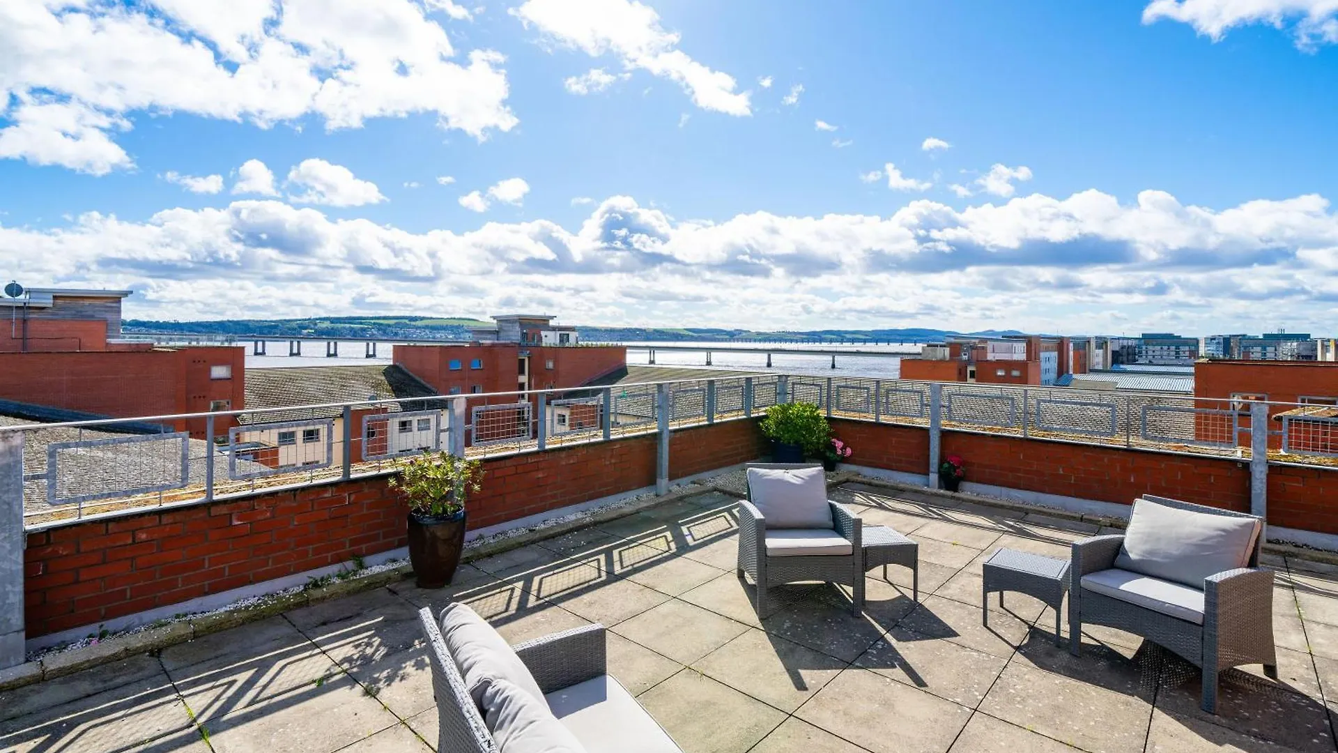 Twin Bridges Apartment Dundee