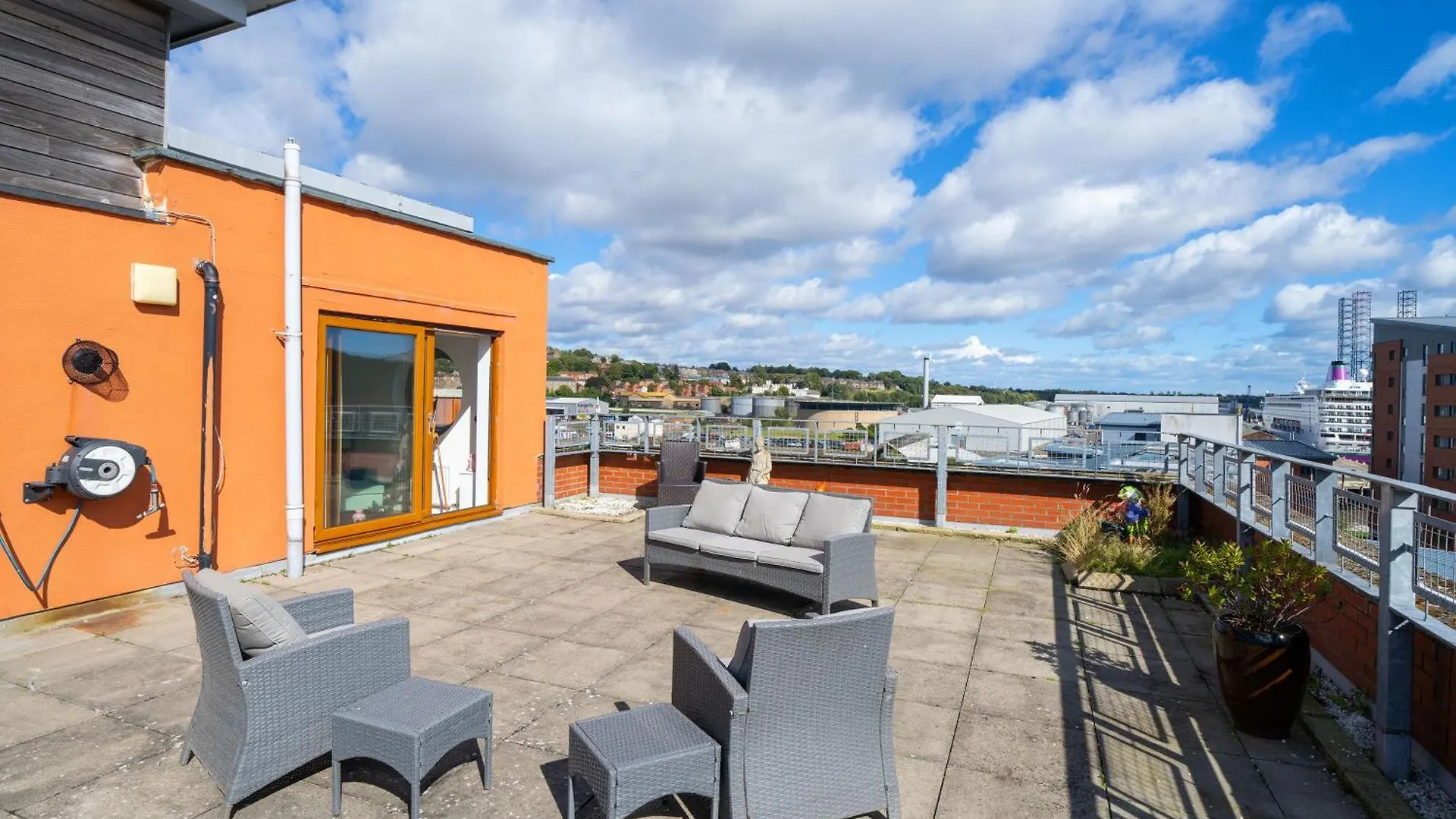 Twin Bridges Apartment Dundee United Kingdom