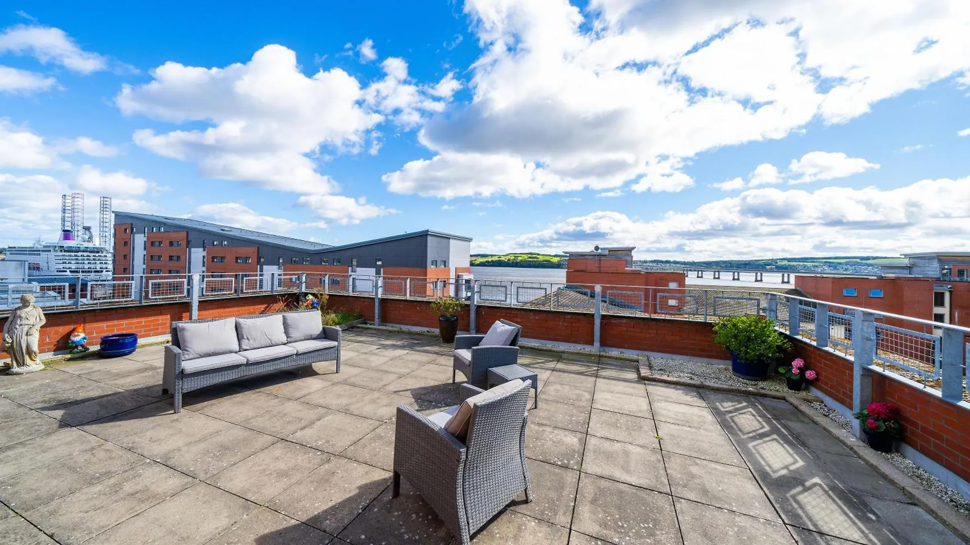 Twin Bridges Apartment Dundee